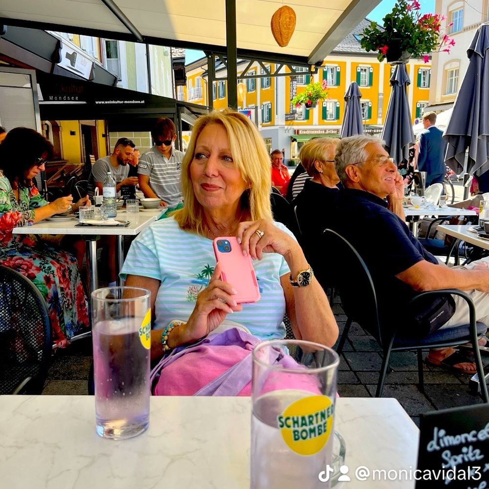 Meet your Posher, Monica